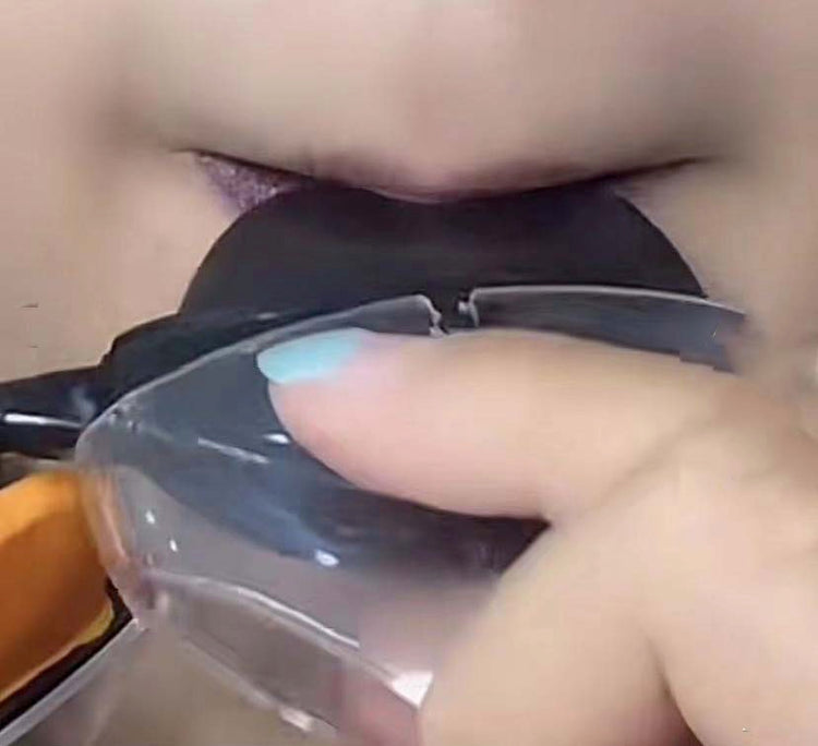 1 color,black lazy lipstick