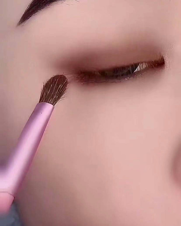 2,Eyeshadow bristles are soft and comfortable