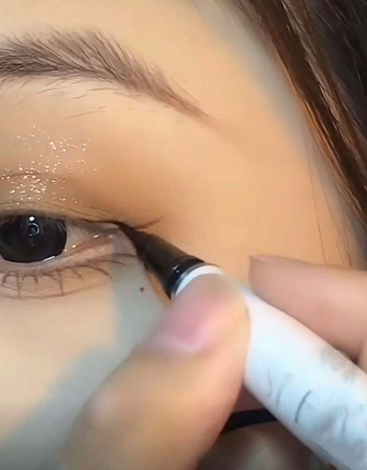 1 color,eyeliner