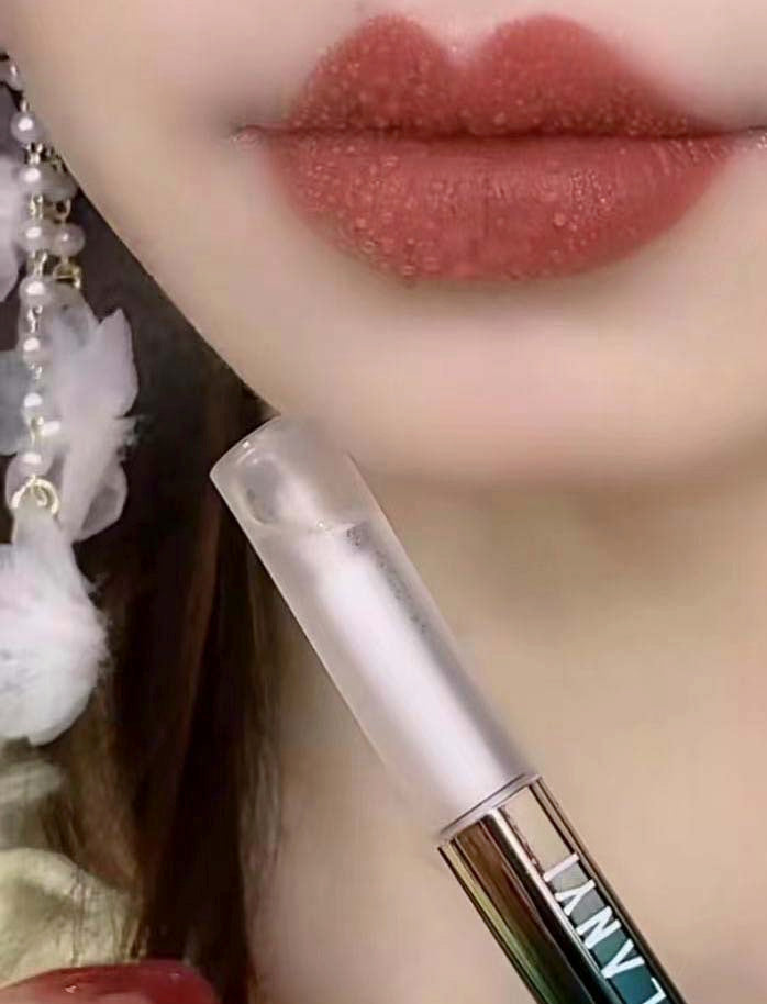 make up raincoat -lipstick -jiew82633