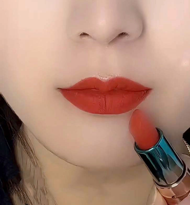 1 color,lipstick