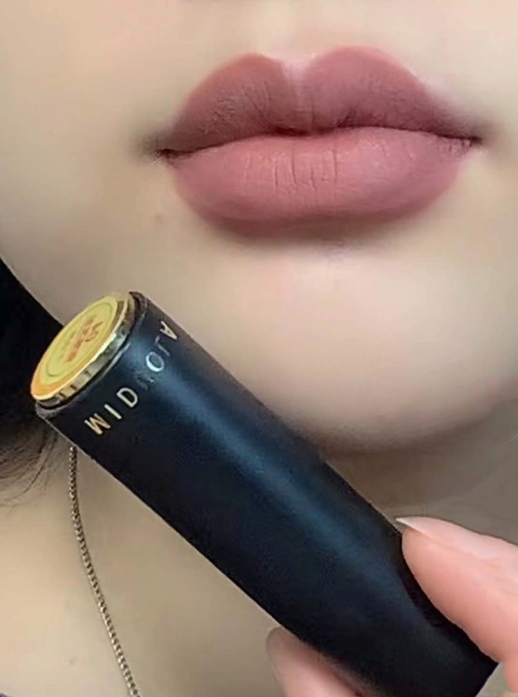 1 color,lipstick