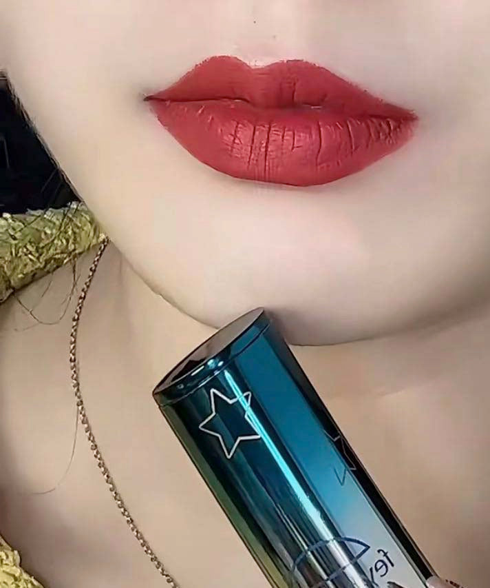 1 color,lipstick