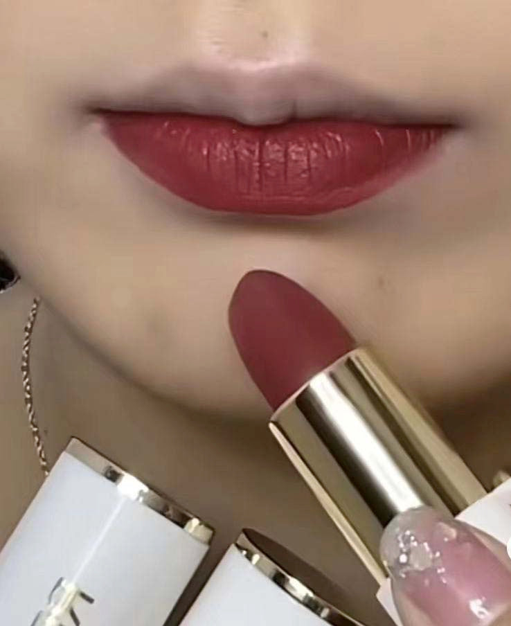 1 color,lipstick