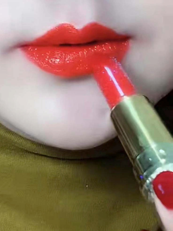 1 color,lipstick